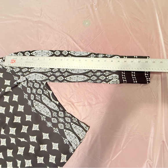 BCBGMaxAzria Donella Tapestry Print Black/White Wrap Top Size XS MSRP $268 - Picture 10 of 14